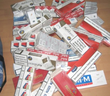 10.000 de ţigarete netimbrate, confiscate de la un bişniţar